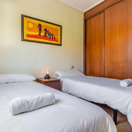 Privados Con Jardin Y Barbacoa Compartida En *