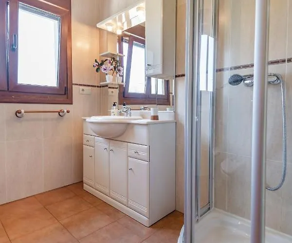 Privados Con Jardin Y Barbacoa Compartida En