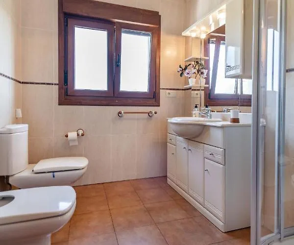 Privados Con Jardin Y Barbacoa Compartida En 拉雷多