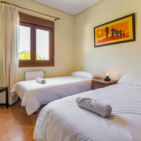 Privados Con Jardín Y Barbacoa Compartida En Apartamento Laredo