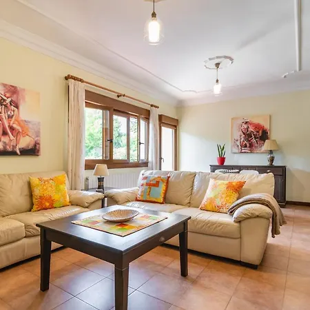 Privados Con Jardín Y Barbacoa Compartida En Apartamento